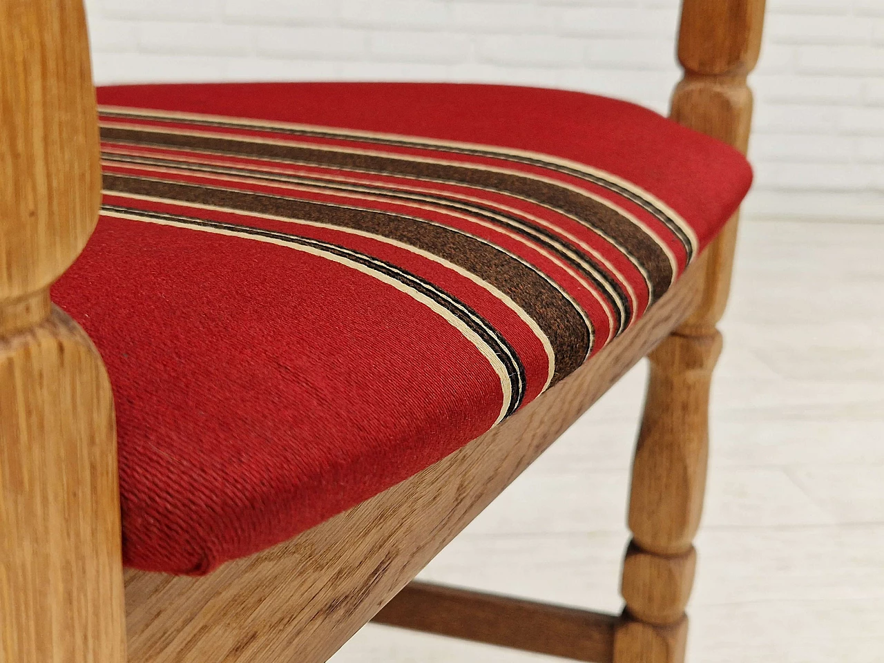 Poltrona in quercia con schienale alto e seduta in lana nello stile di Henning Kjærnulf, anni '60 4