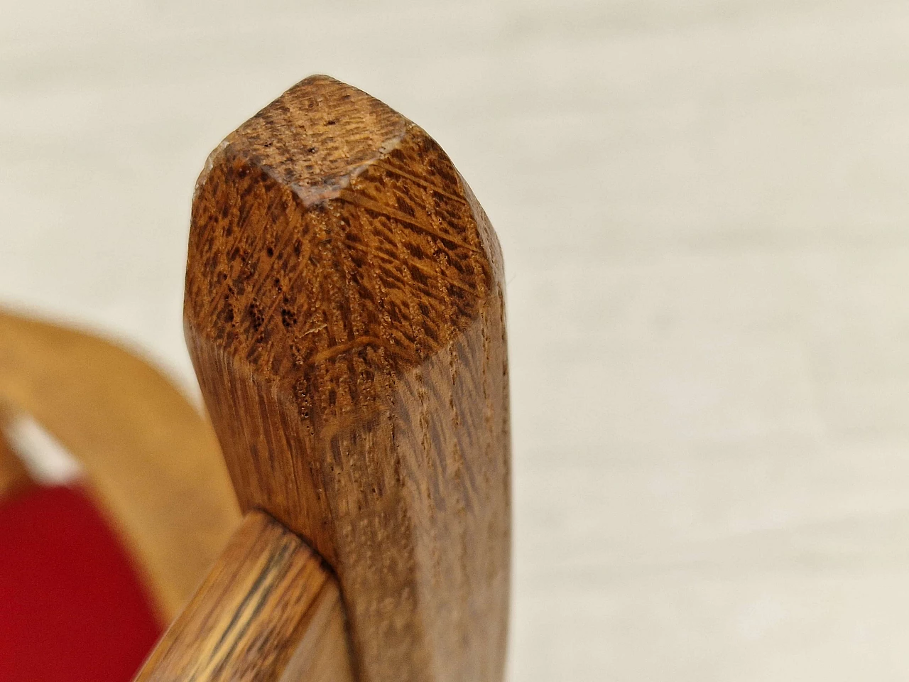 Poltrona in quercia con schienale alto e seduta in lana nello stile di Henning Kjærnulf, anni '60 14