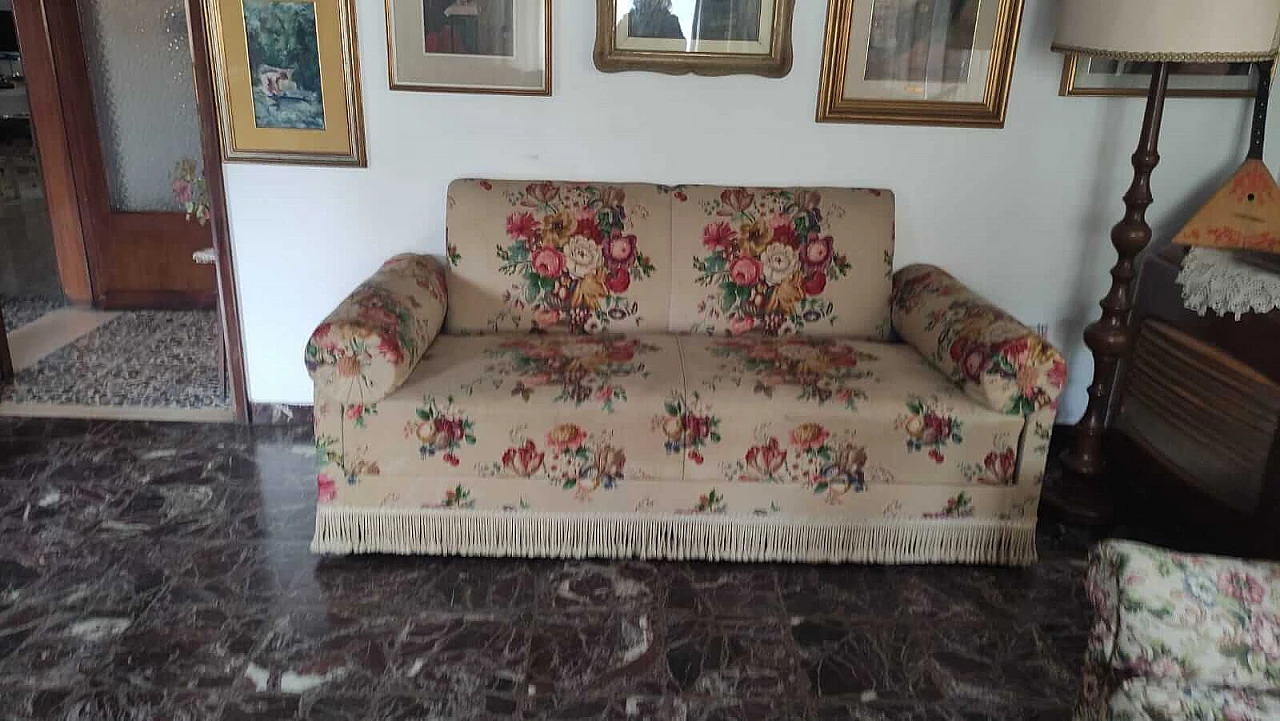 Two-seater floral fabric sofa with tassels, 1950s 3