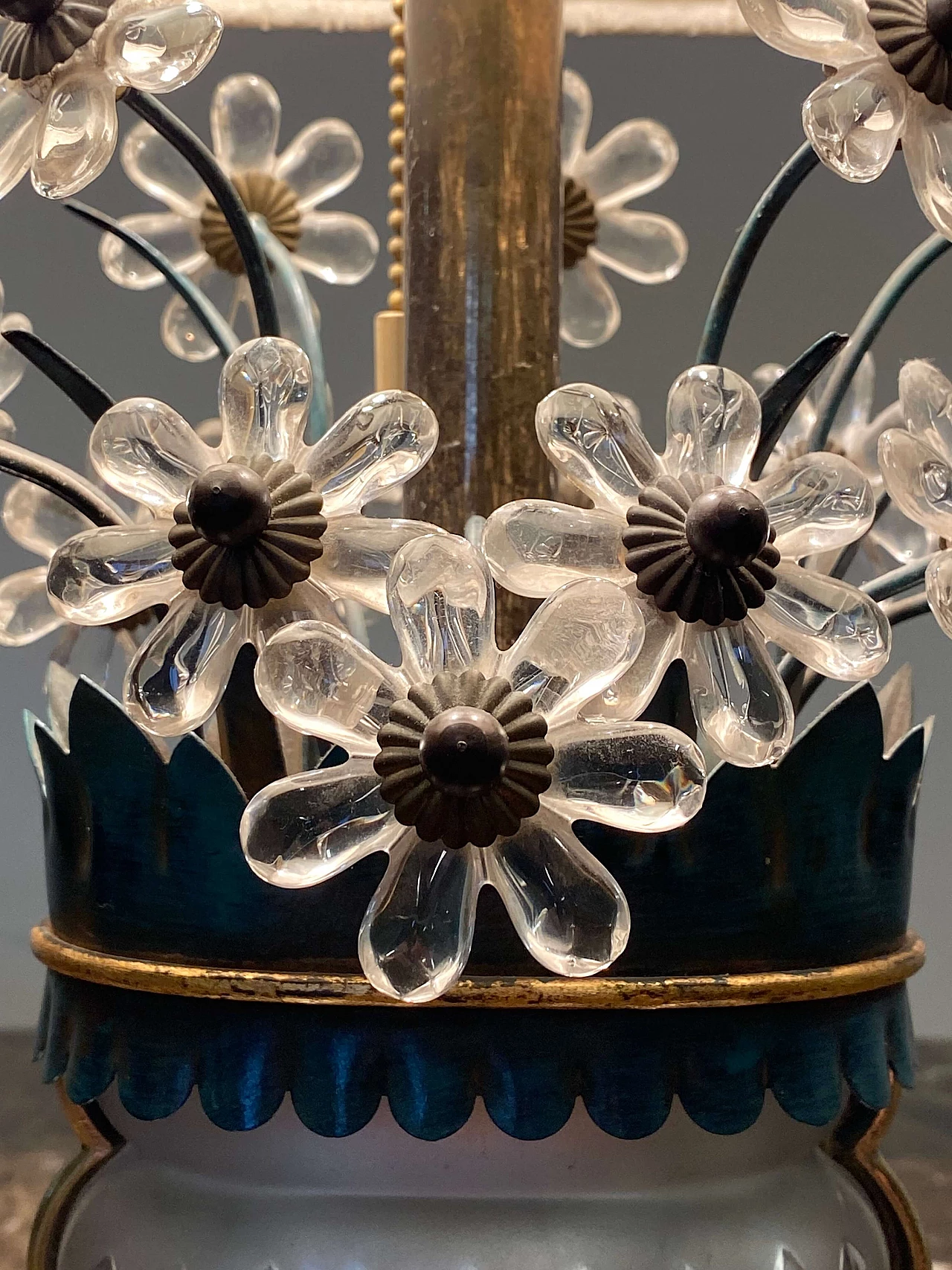 Lampada da tavolo in metallo laccato, ottone, cristallo, vetro e tessuto in stile Maison Bagues, anni '70 4