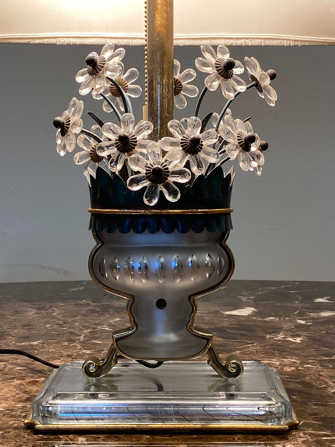 Lampada da tavolo in metallo laccato, ottone, cristallo, vetro e tessuto in stile Maison Bagues, anni '70 6