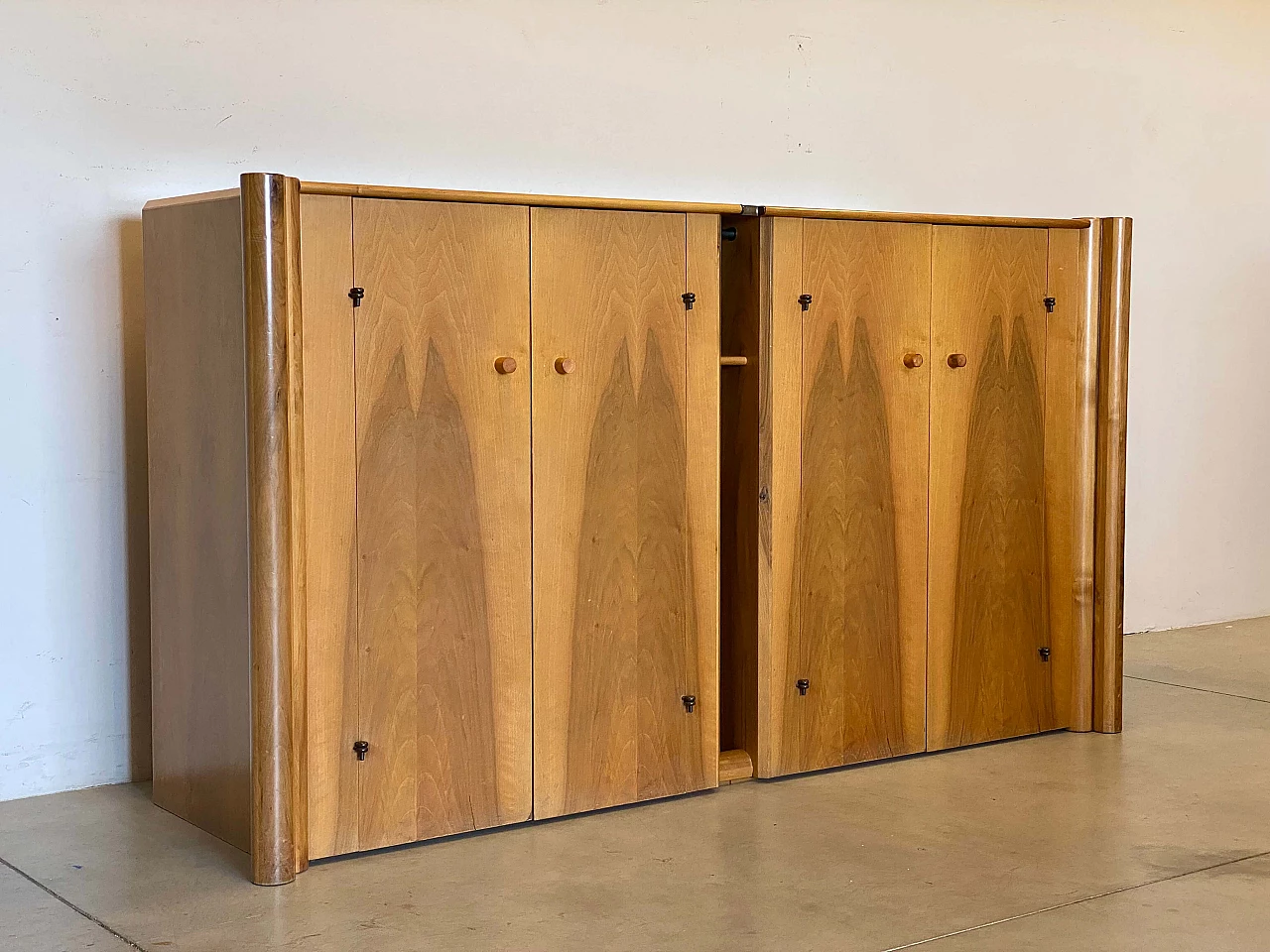 Walnut Scuderia four-door sideboard by Carlo Scarpa for Bernini, 1970s 3