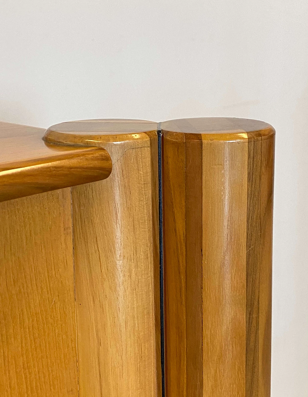 Walnut Scuderia four-door sideboard by Carlo Scarpa for Bernini, 1970s 8