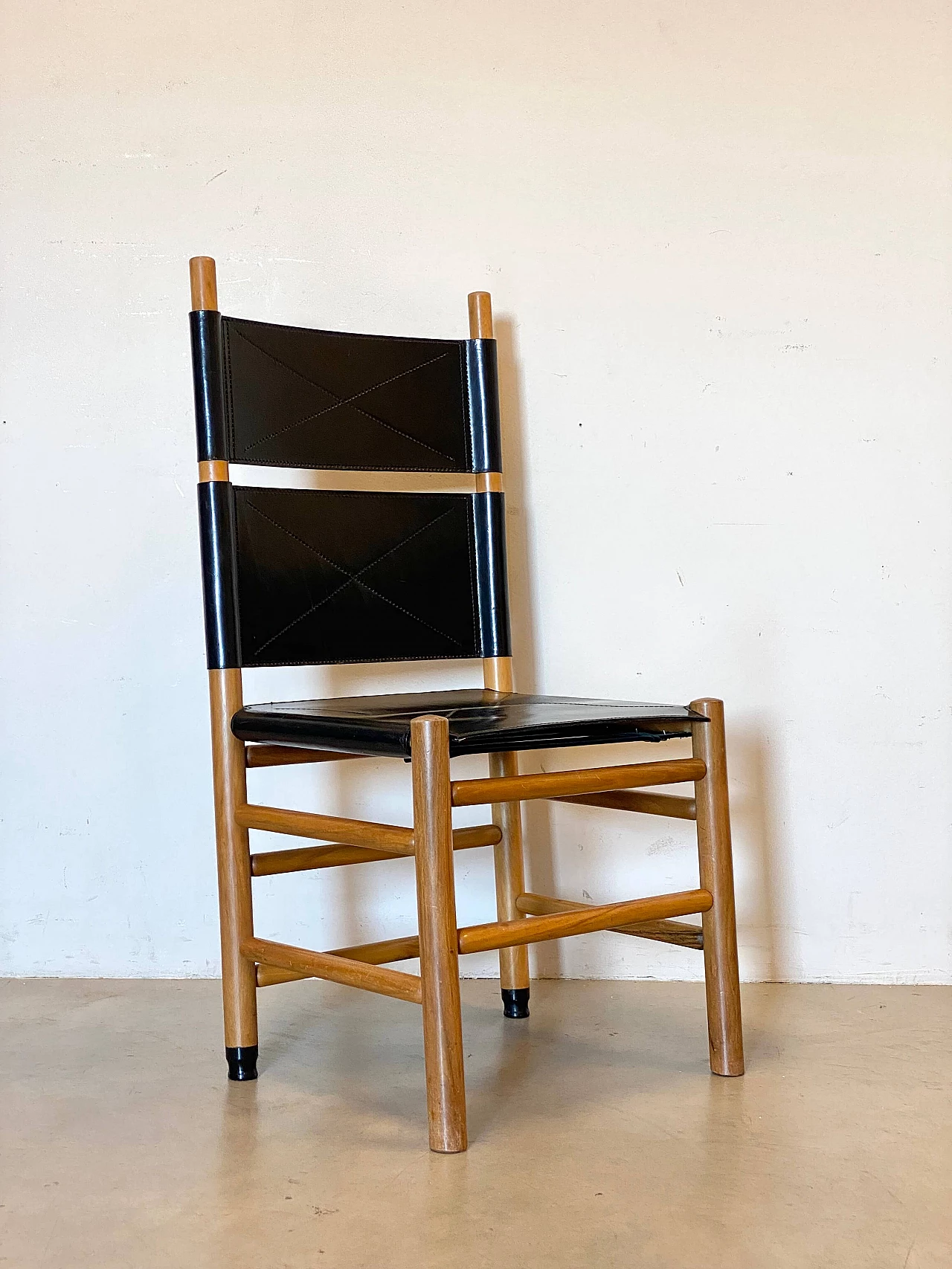 4 Kentucky chairs in walnut and leather by Carlo Scarpa for Bernini, 1980s 5