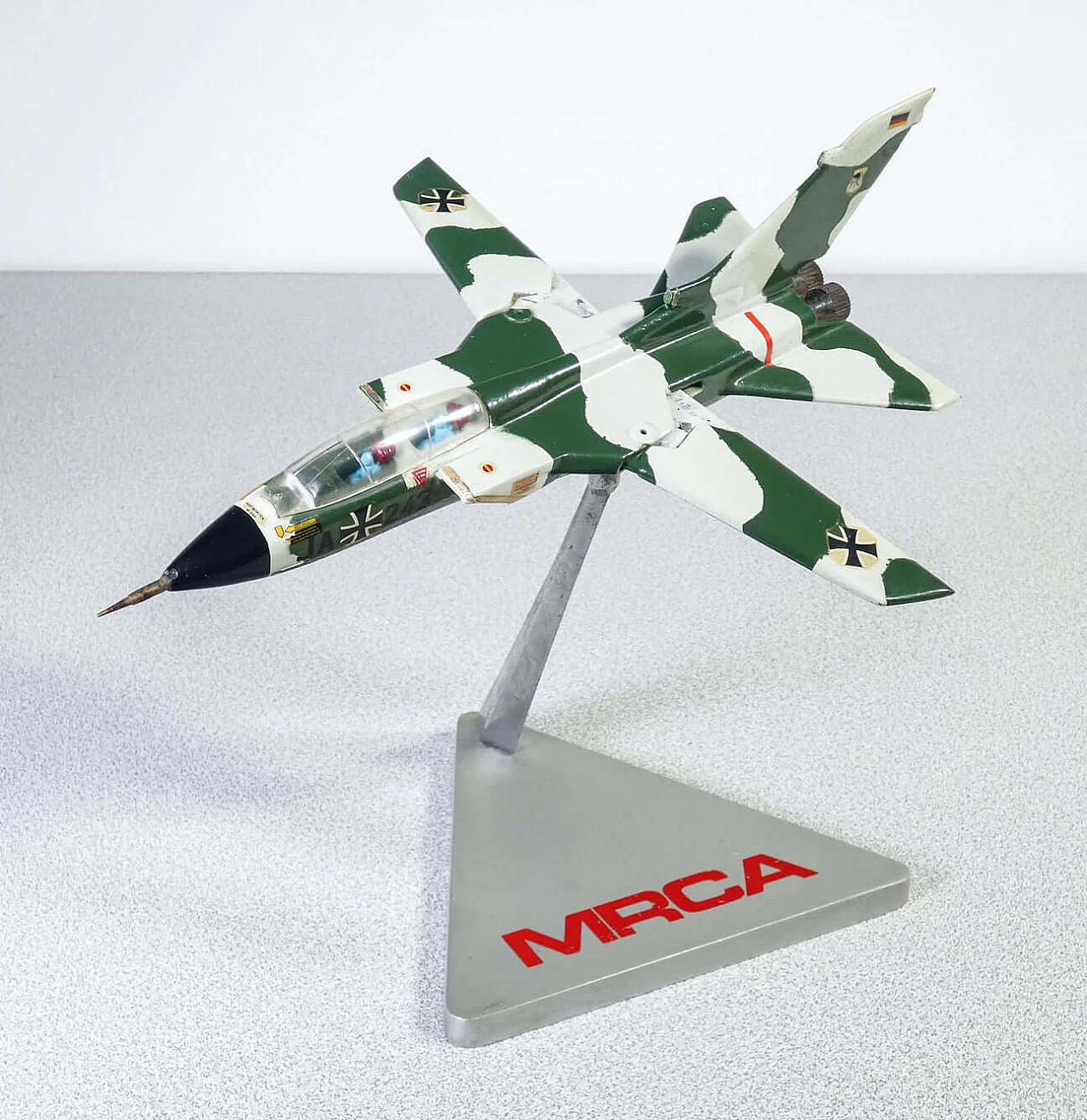 Modellino di aereo da guerra Panavia Tornado in alluminio, anni '80 3