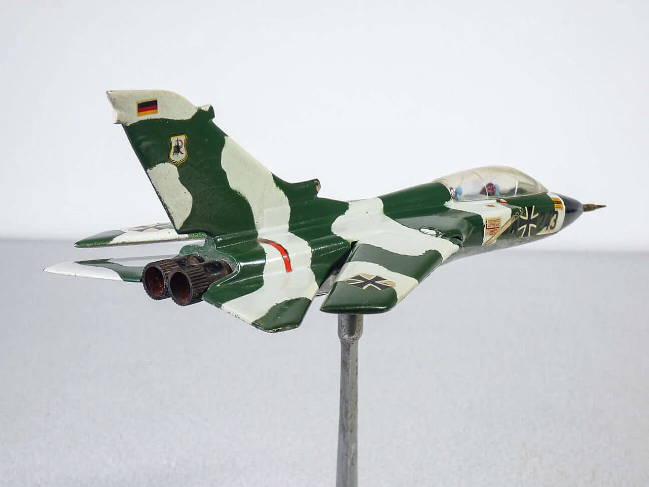 Modellino di aereo da guerra Panavia Tornado in alluminio, anni '80 6