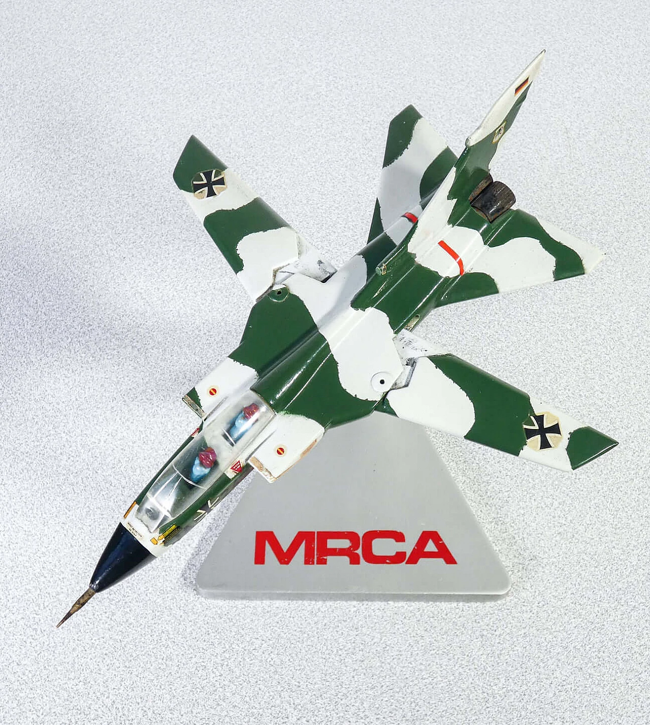 Modellino di aereo da guerra Panavia Tornado in alluminio, anni '80 10