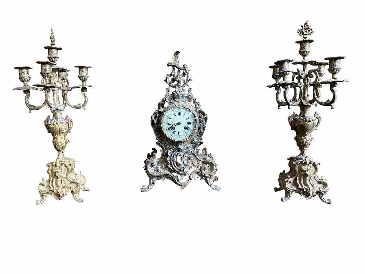 Trittico con orologio e coppia di candelabri in ottone, fine '800 10