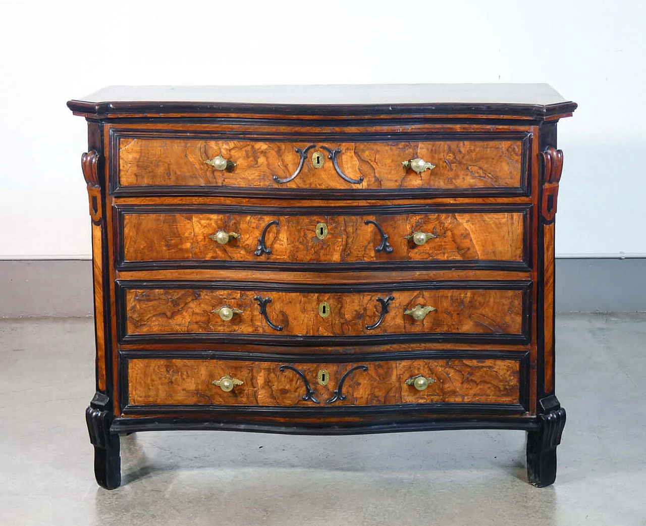 Louis XIV chest of drawers in wood and walnut root with ebonised details, 18th century 2