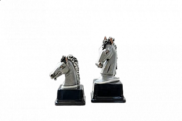 Coppia di sculture di teste di cavallo di Marcello Giorgio, anni '80