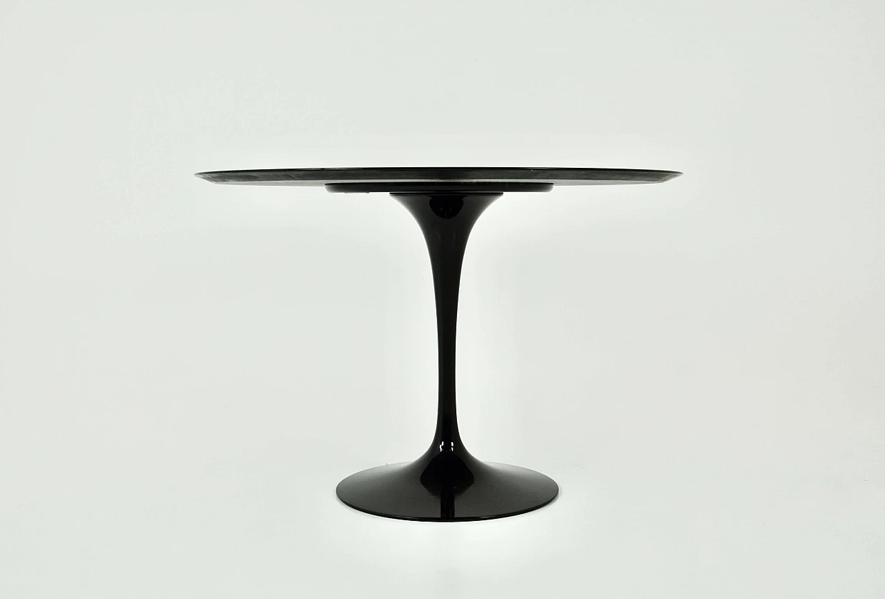 Tavolo in marmo nero con base in alluminio di Eero Saarinen per Knoll, anni 2000 2