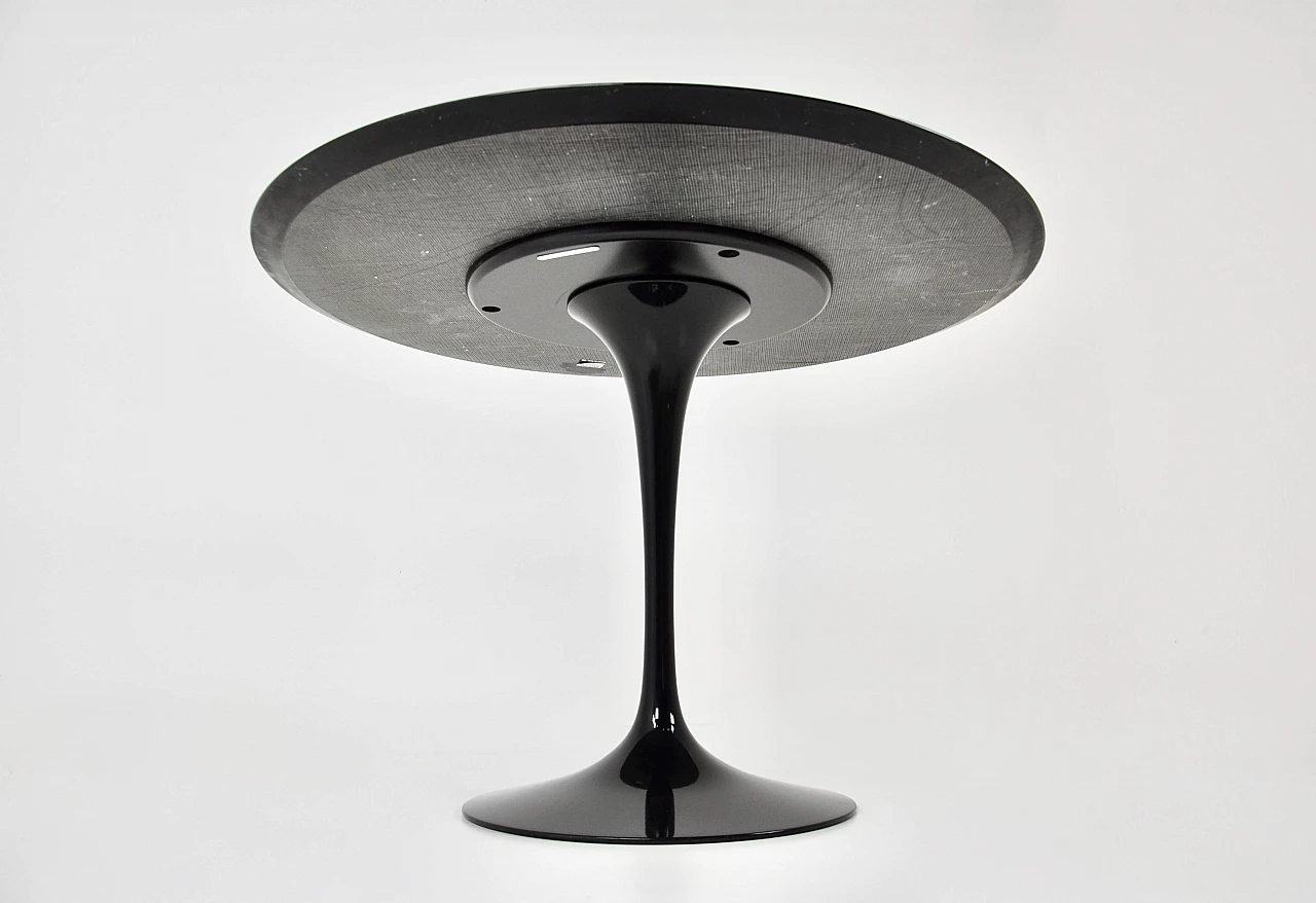 Tavolo in marmo nero con base in alluminio di Eero Saarinen per Knoll, anni 2000 4