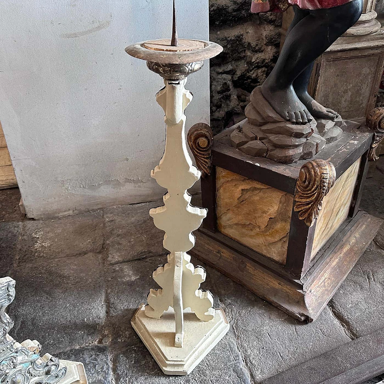 Pair of Sicilian Louis XVI wooden torches covered in metal, 18th century 3