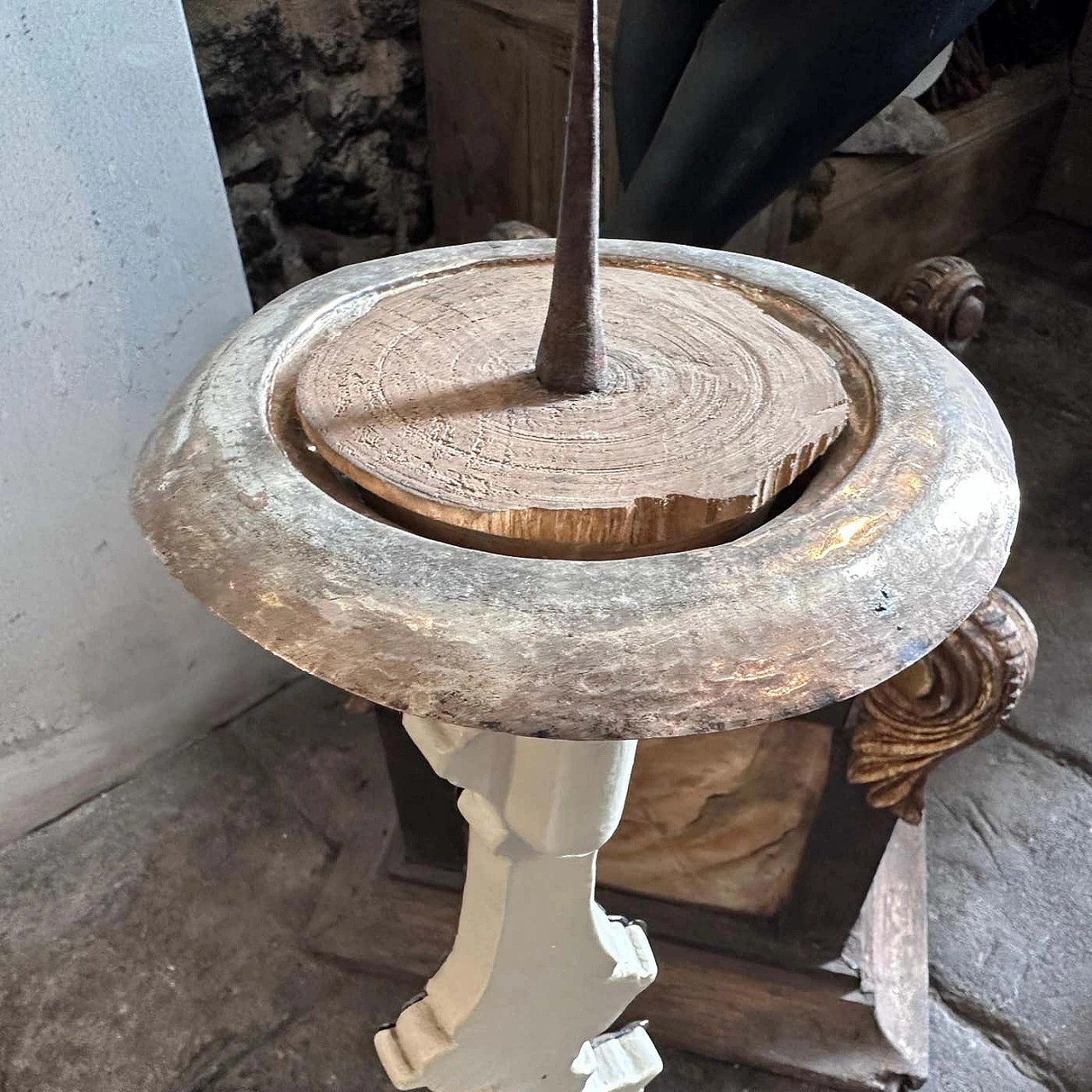 Pair of Sicilian Louis XVI wooden torches covered in metal, 18th century 6