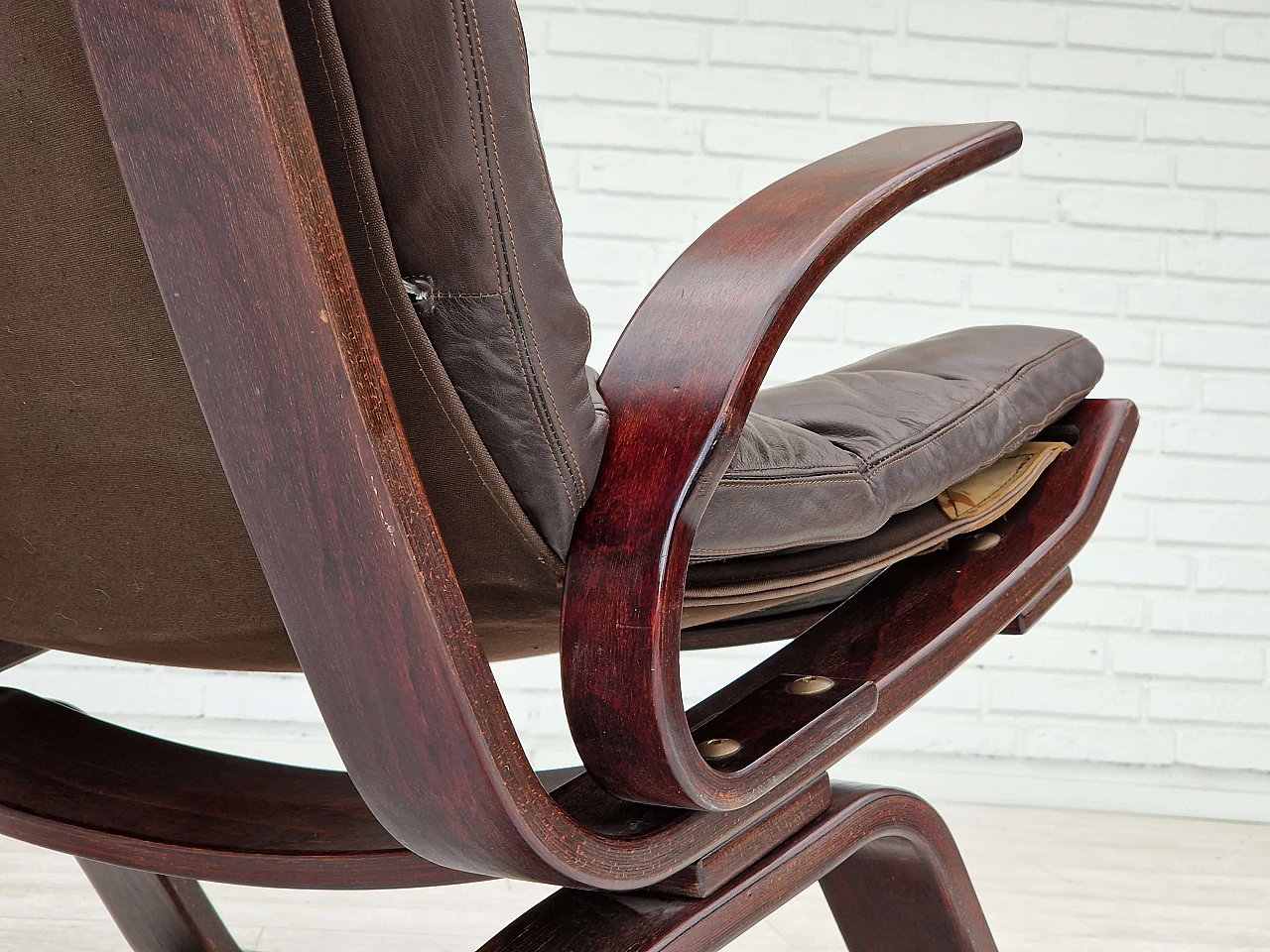 Poltrona Focus in faggio curvato e pelle di Brammin Møbler, anni '70 9