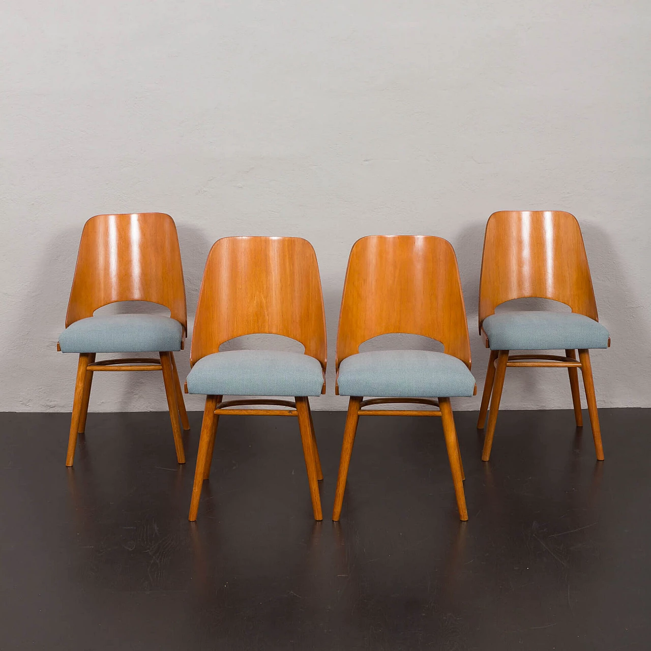 4 Chairs 514 by Radomir Hofman for TON, 1960s 1