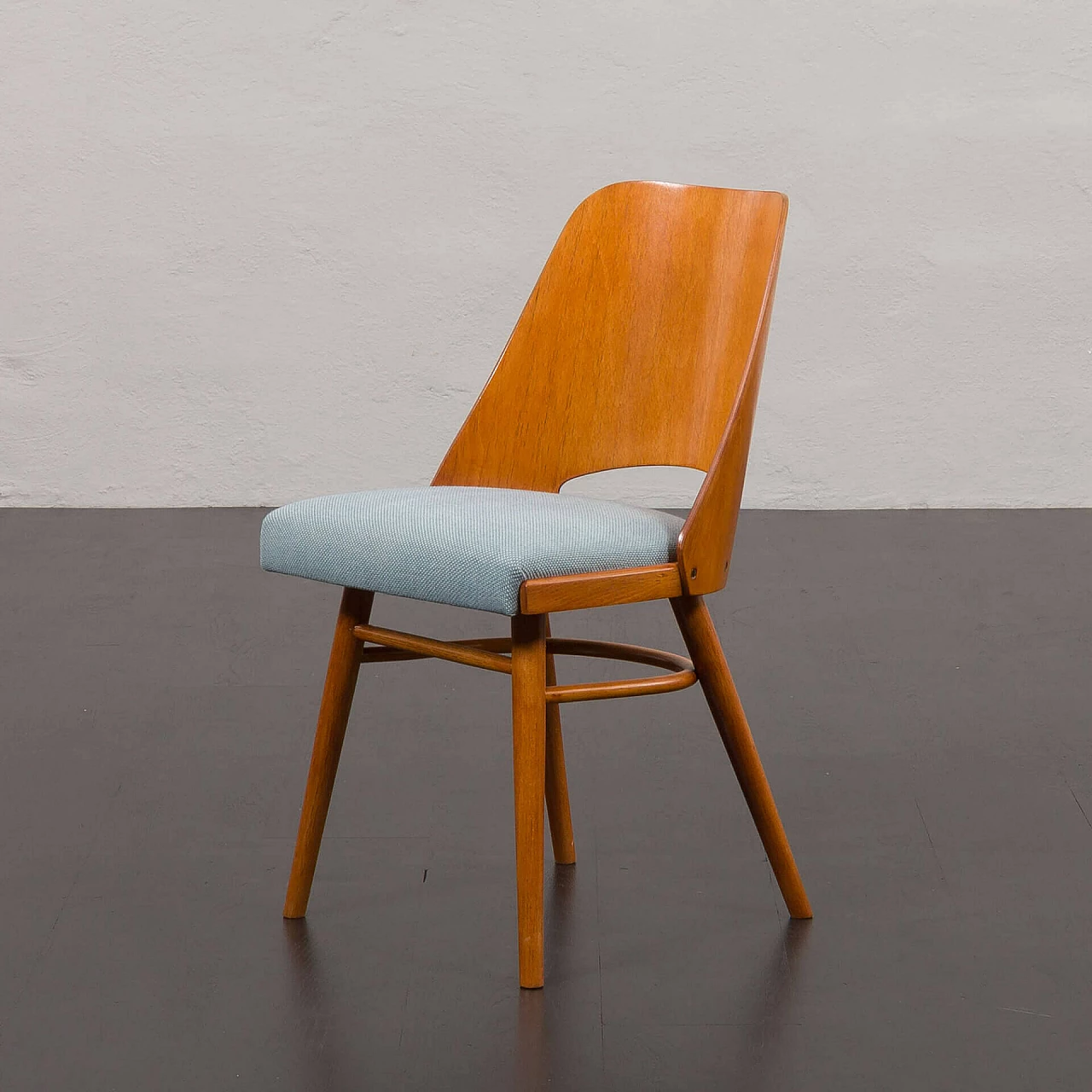 4 Chairs 514 by Radomir Hofman for TON, 1960s 8