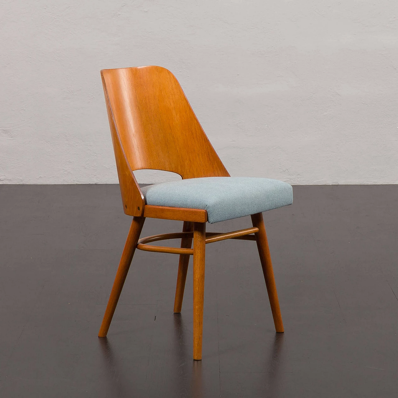 4 Chairs 514 by Radomir Hofman for TON, 1960s 10