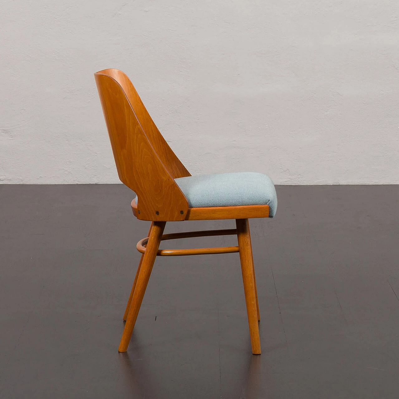 4 Chairs 514 by Radomir Hofman for TON, 1960s 11