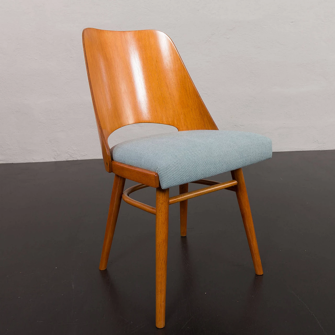 4 Chairs 514 by Radomir Hofman for TON, 1960s 19