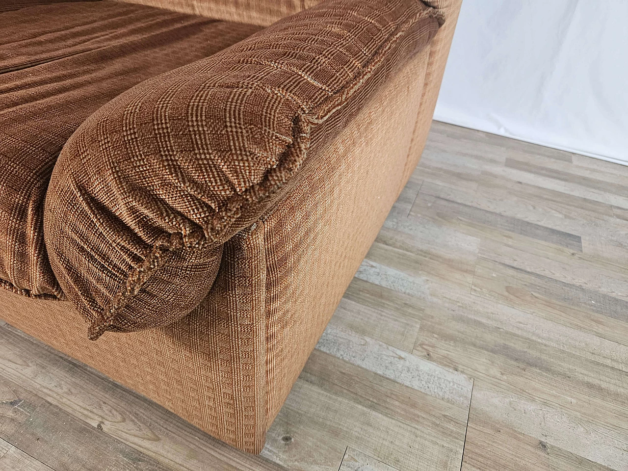 Brown fabric armchair by Doimo, 1970s 12