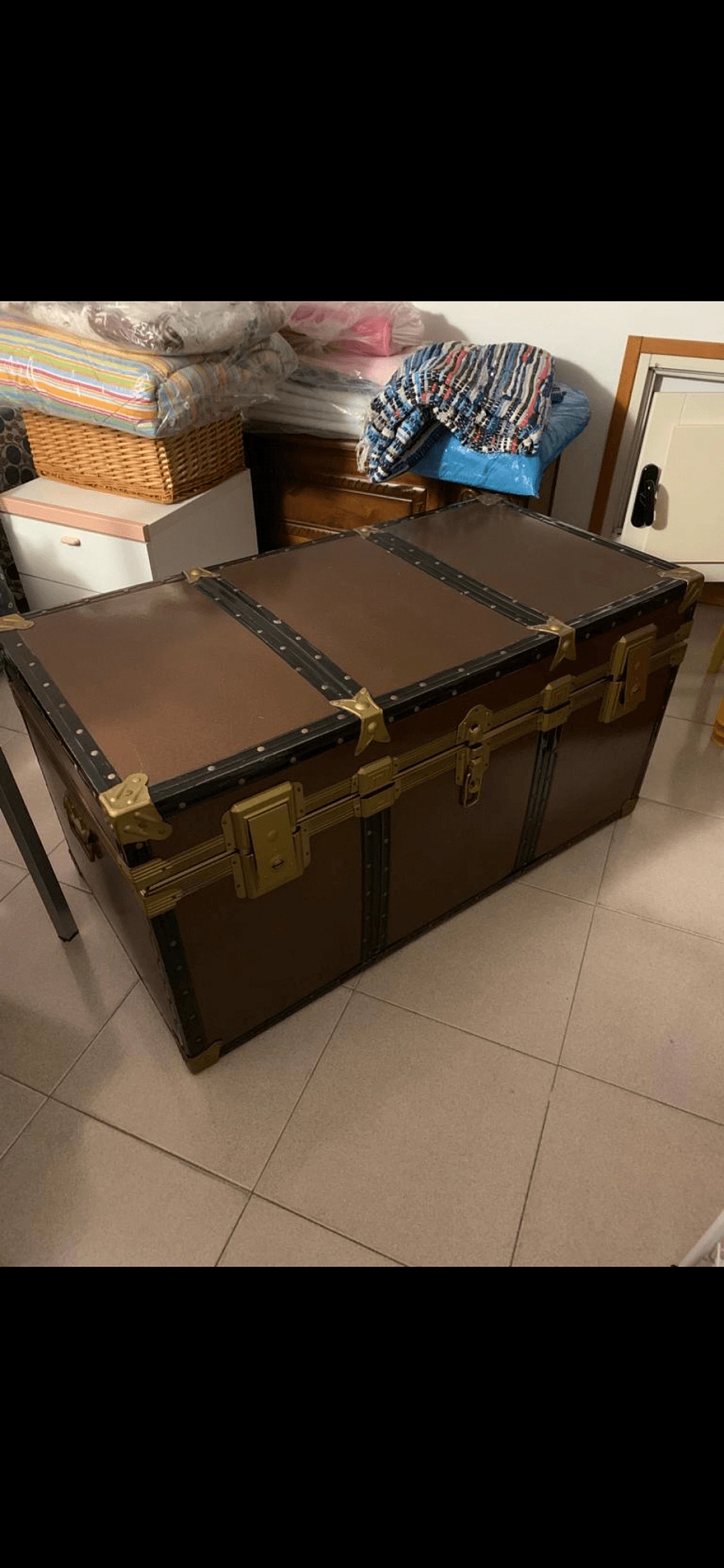 Metal trunk with gilded details, 1960s 2