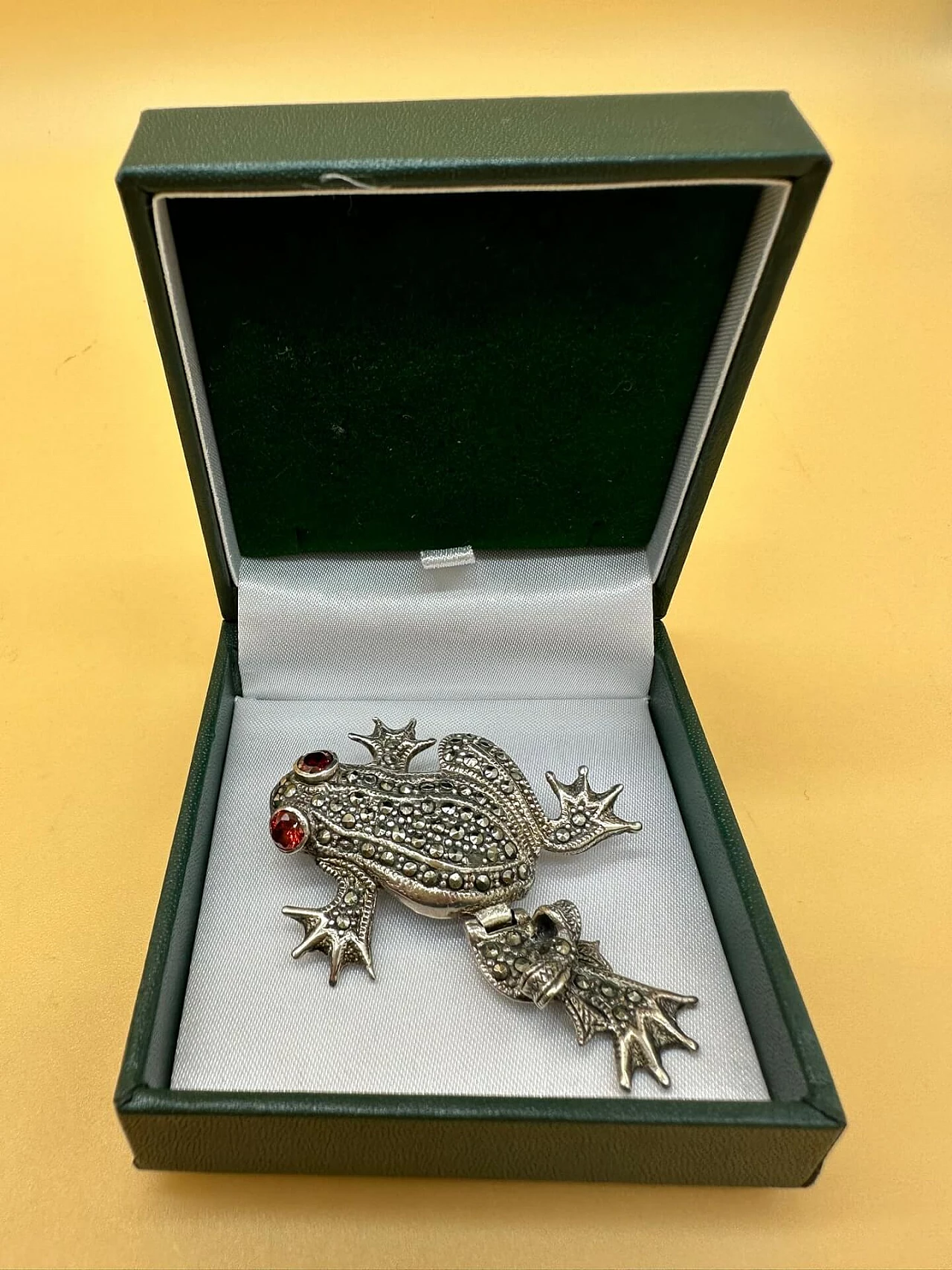 Silver frog brooch with rhinestones and rubies, early 20th century 2