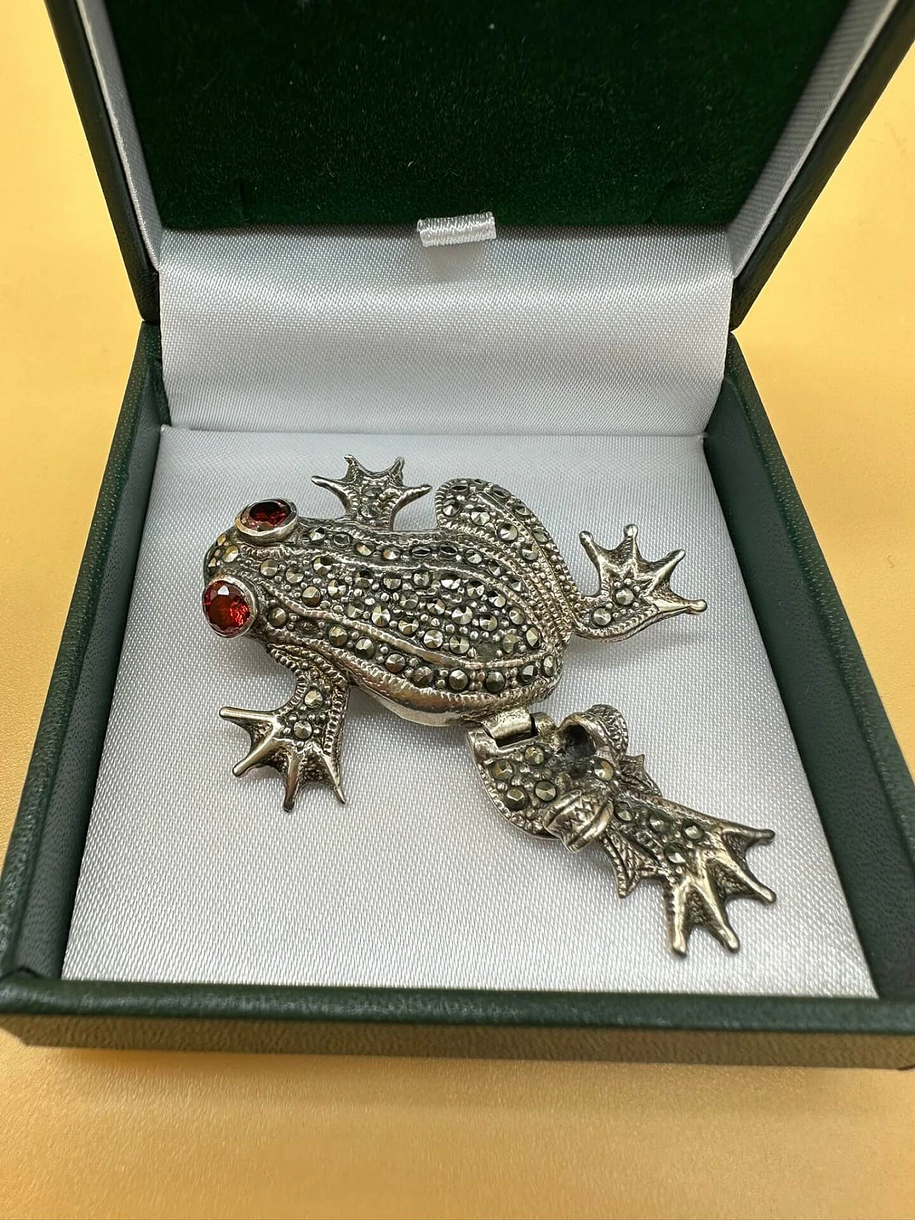 Silver frog brooch with rhinestones and rubies, early 20th century 3
