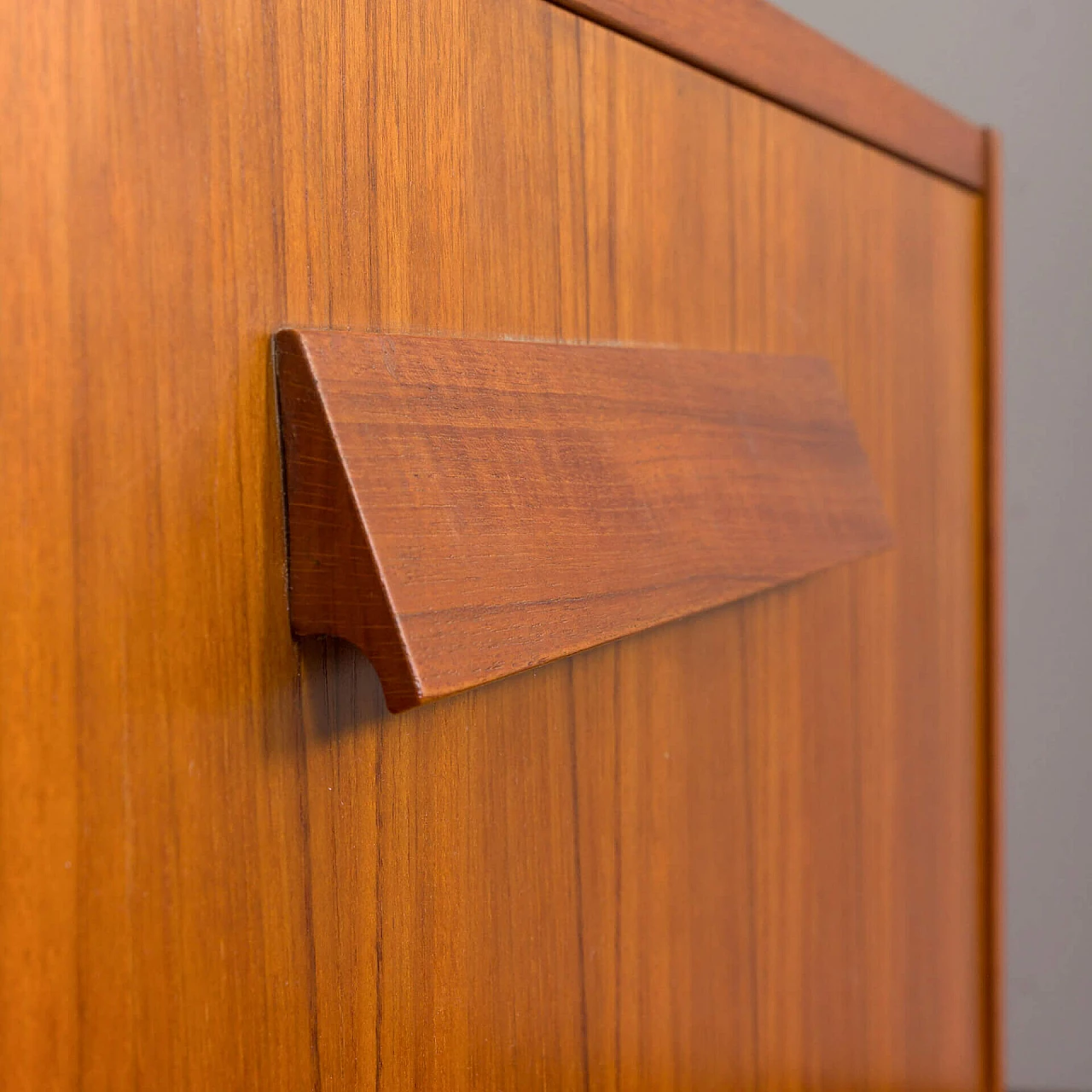 Floor-to-ceiling bookcase in the style of Franco Albini, 1960s 11