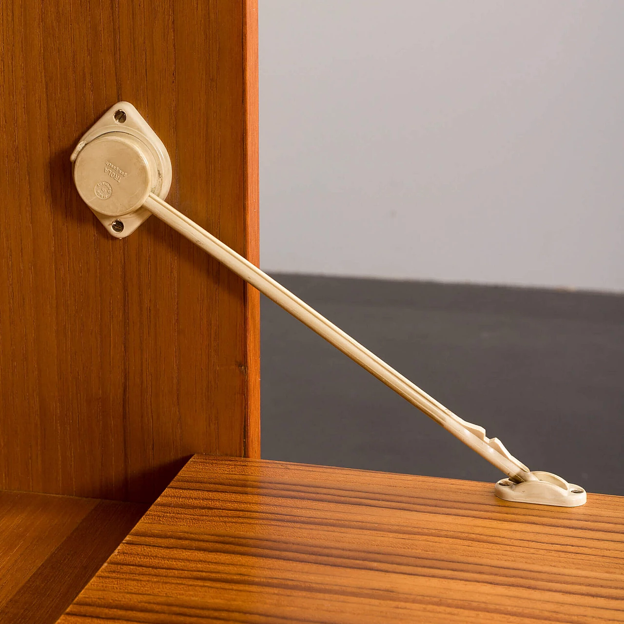 Floor-to-ceiling bookcase in the style of Franco Albini, 1960s 15