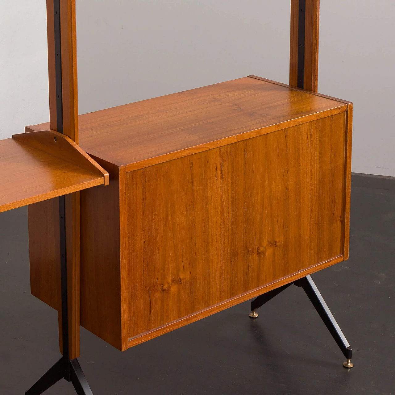 Floor-to-ceiling bookcase in the style of Franco Albini, 1960s 24