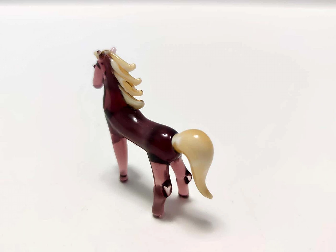 Cavallo in miniatura in vetro di Murano color crema e ametista, anni '20 6