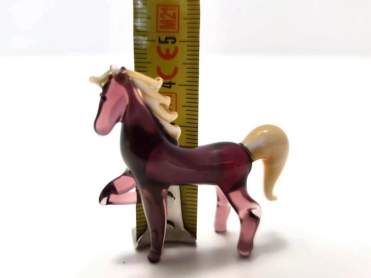 Cavallo in miniatura in vetro di Murano color crema e ametista, anni '20 8