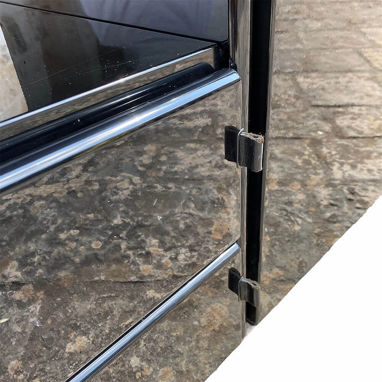 Credenza Mou in legno laccato con maniglie in pelle di Afra e Tobia Scarpa per Molteni, anni '70 1