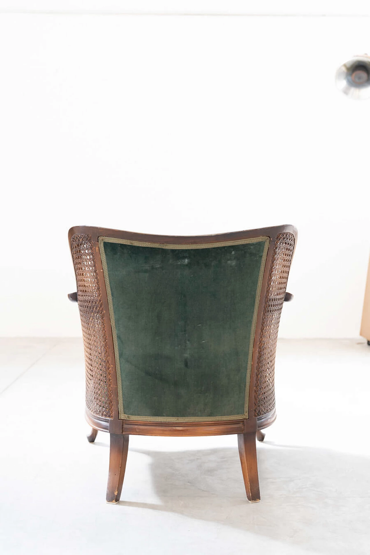 Divano a tre posti e coppia di poltrone in paglia di Vienna e velluto verde con rilievi, anni '50 17