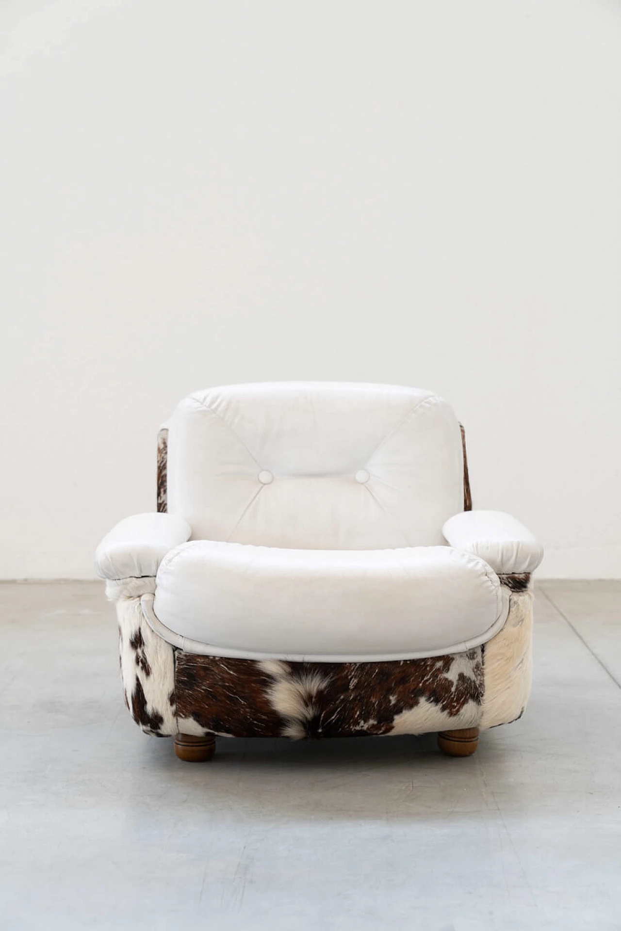 Three-seater sofa and pair of armchairs in wood, leatherette and cowhide, 1970s 12