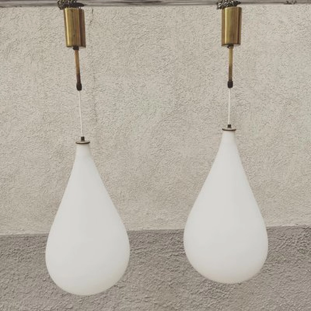 Lampadario in vetro opalino nello stile di Max Enlarge per Fontana Arte, anni '50 1