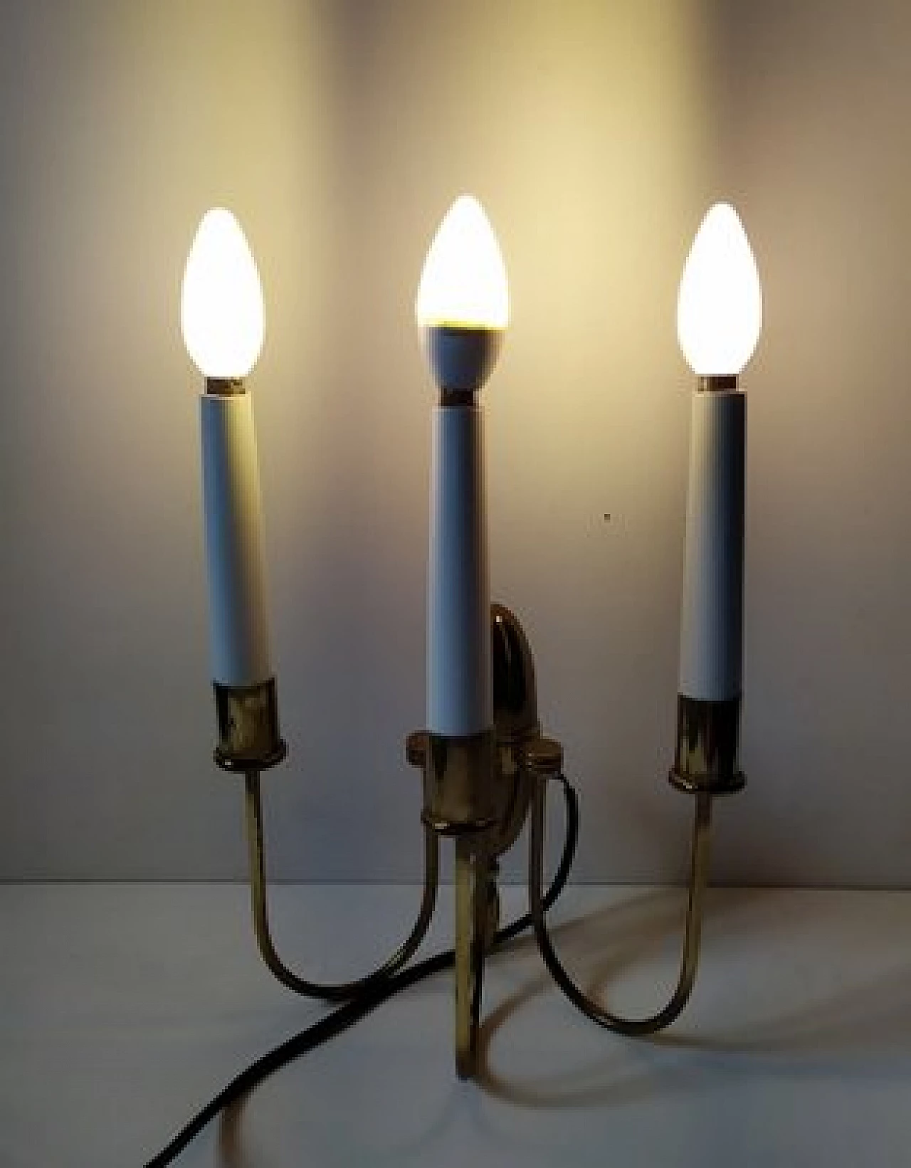 Coppia di applique a tre luci attribuite ad Arredoluce, anni '40 4