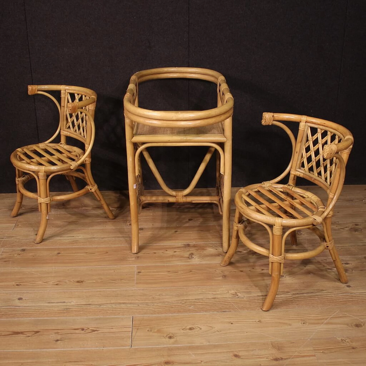 Tavolino da salotto e coppia di sedie in bambù, legno intrecciato e rattan, anni '70 7