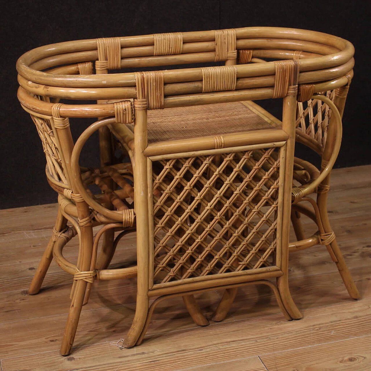 Tavolino da salotto e coppia di sedie in bambù, legno intrecciato e rattan, anni '70 9