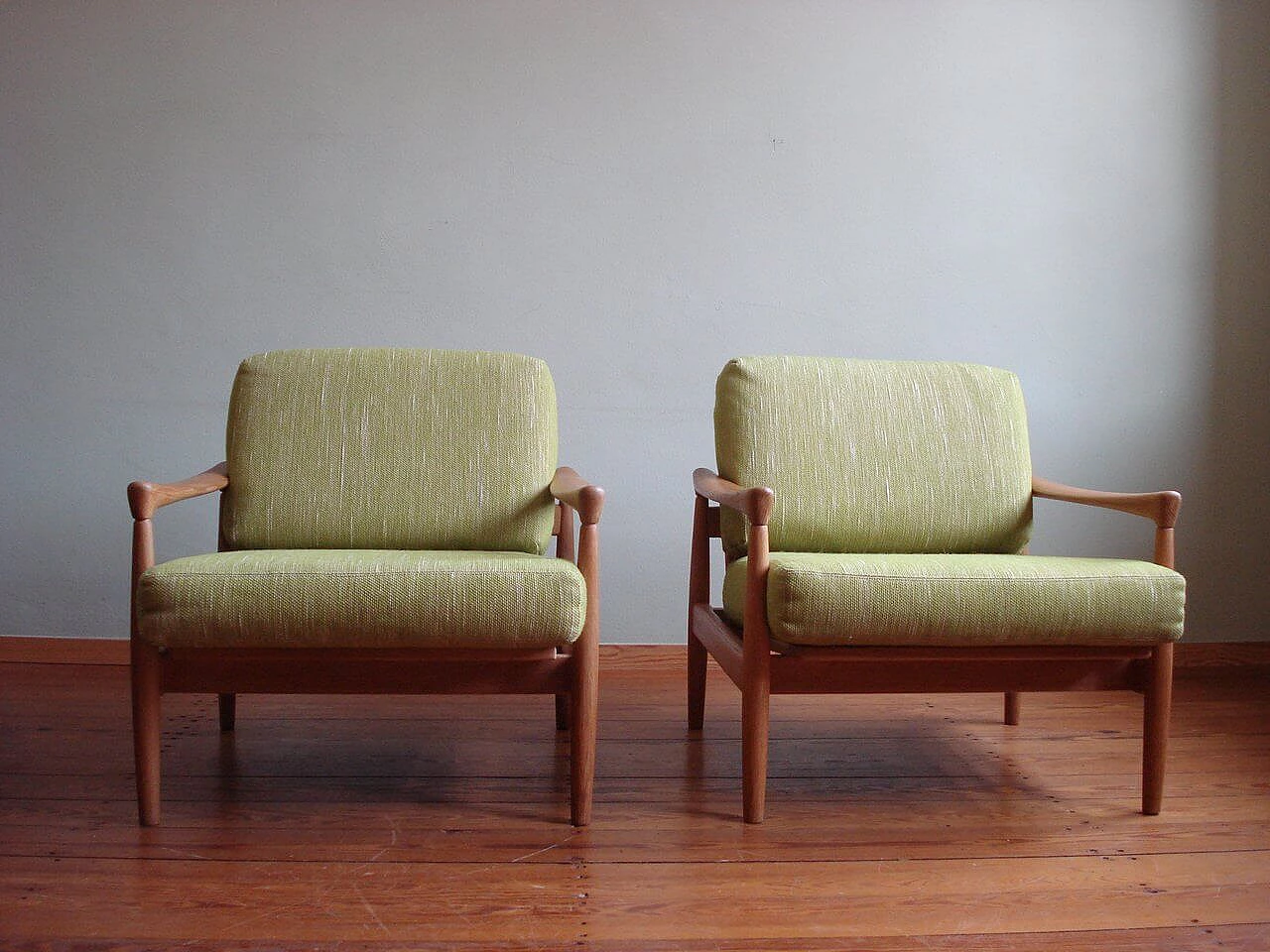 Coppia di sedie in legno e tessuto di  Erik Wørtz per Ikea, anni '60 1