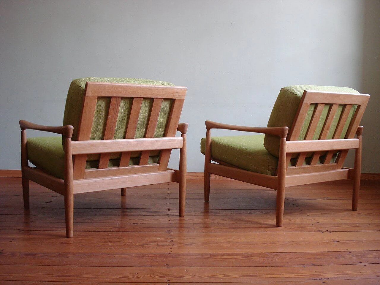 Coppia di sedie in legno e tessuto di  Erik Wørtz per Ikea, anni '60 2