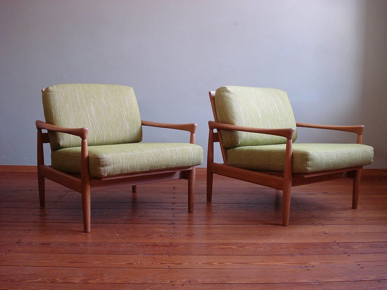 Coppia di sedie in legno e tessuto di  Erik Wørtz per Ikea, anni '60 8