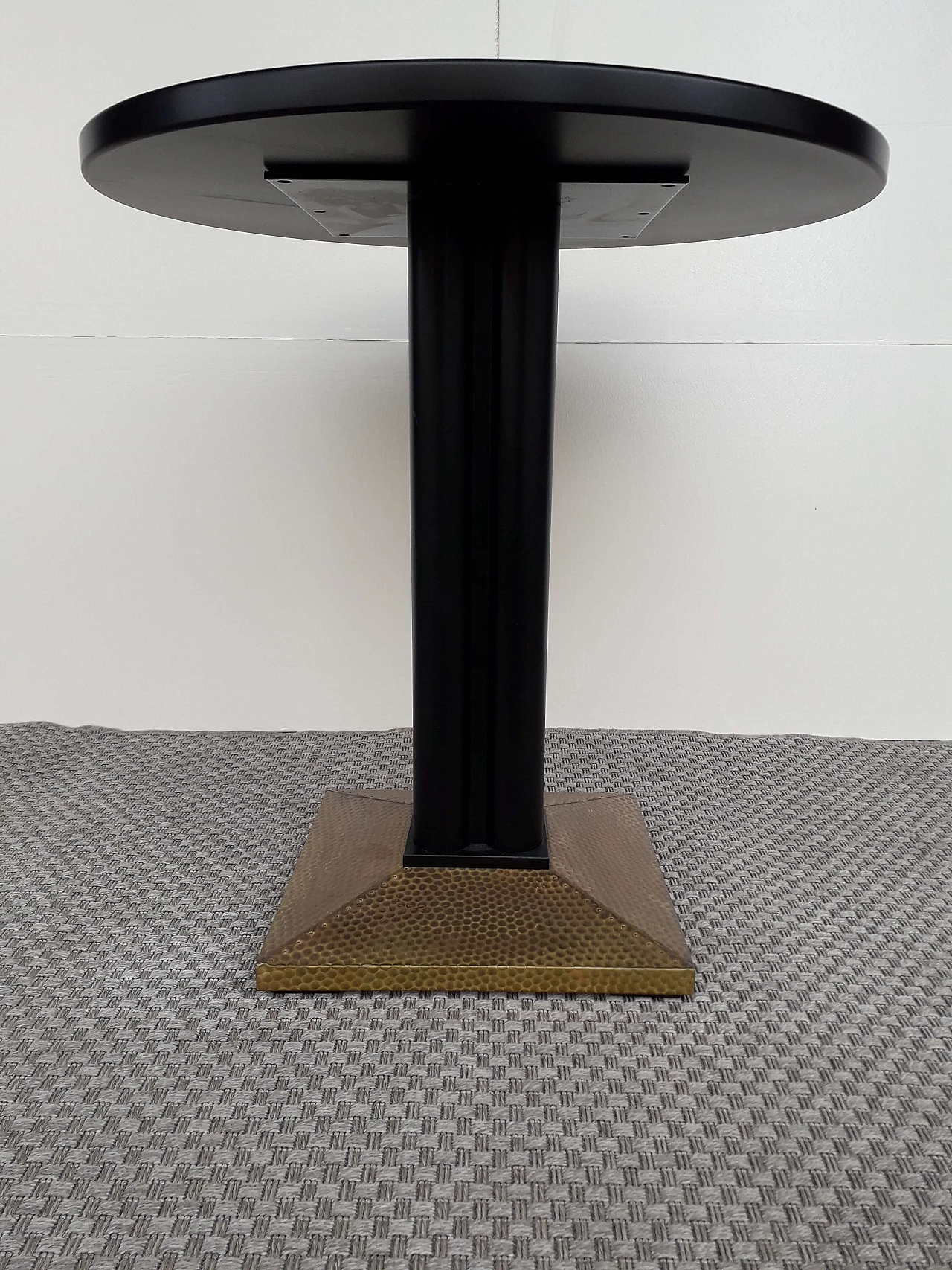 Tavolino in legno e ottone nello stile di Josef Hoffmann per Thonet 10