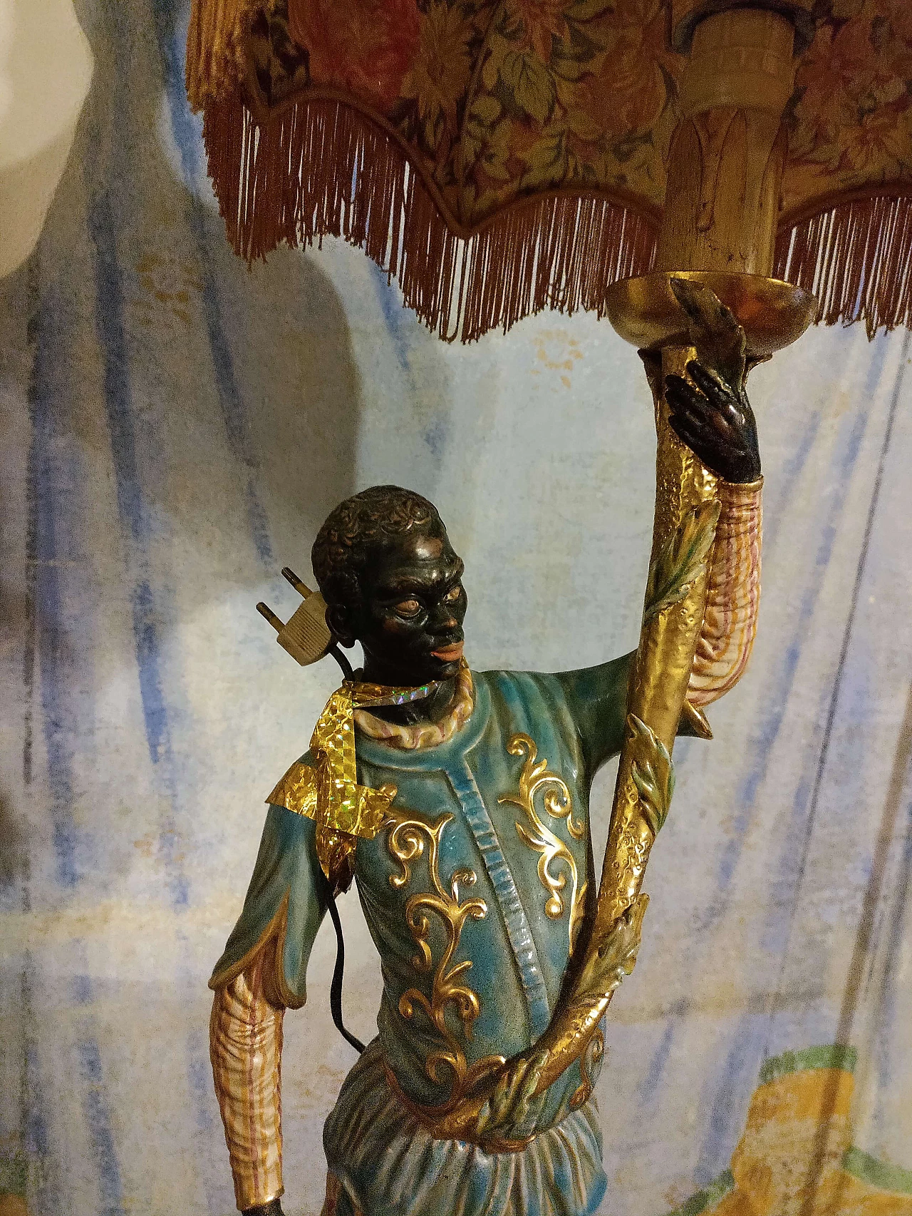 Lampada da terra con Moro Veneziano in porcellana di G. Danti, inizio '900 6