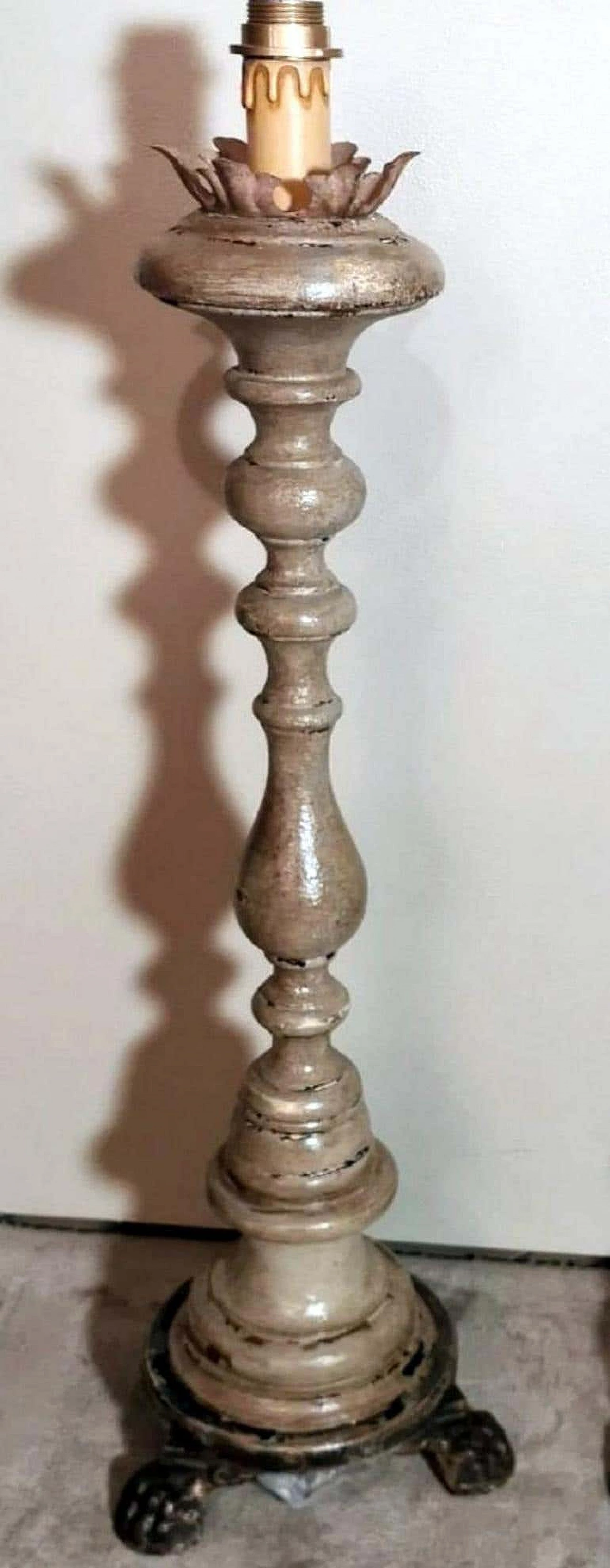 Pair of turned wooden altar candlesticks, 19th century 4