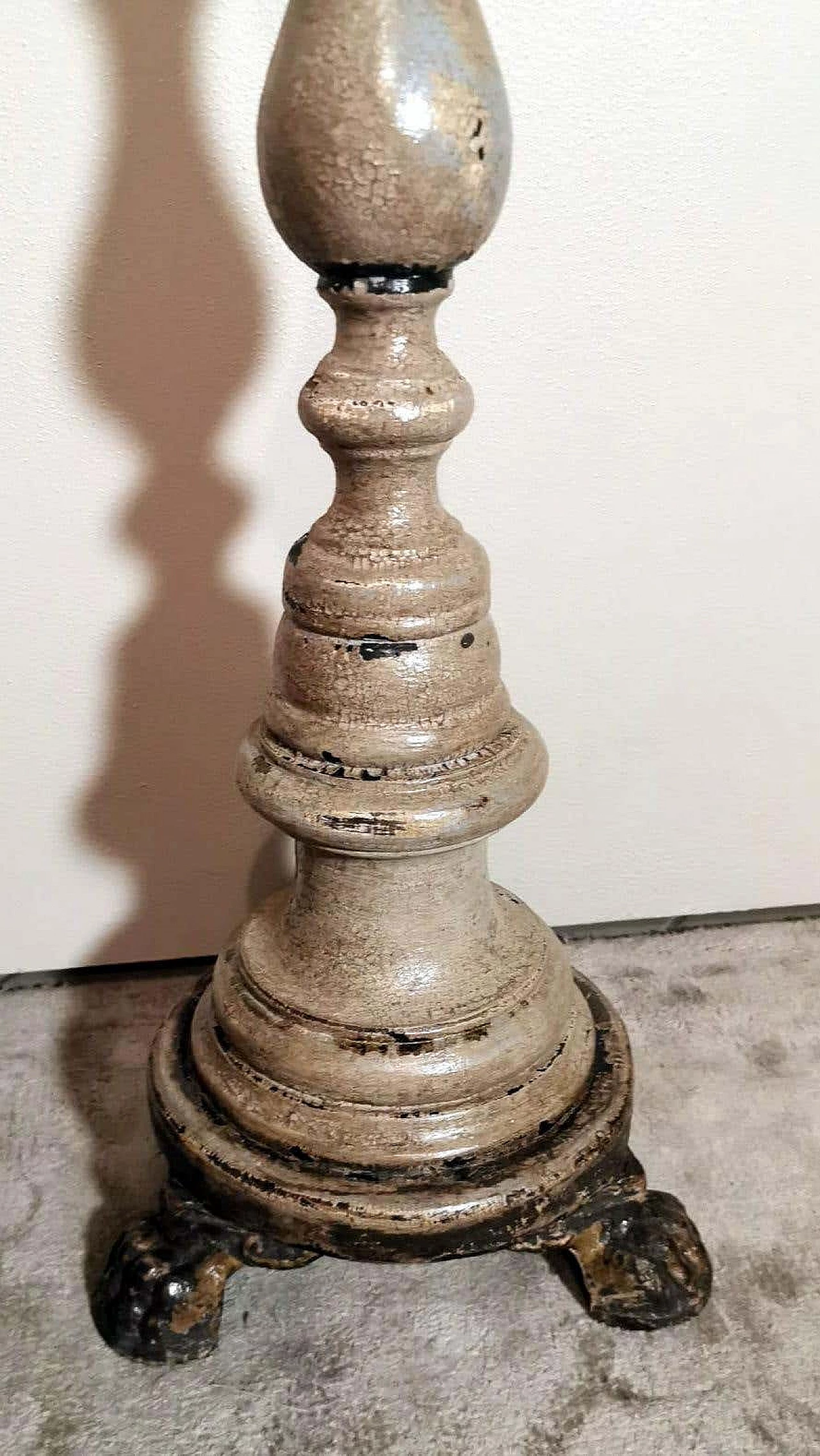 Pair of turned wooden altar candlesticks, 19th century 10