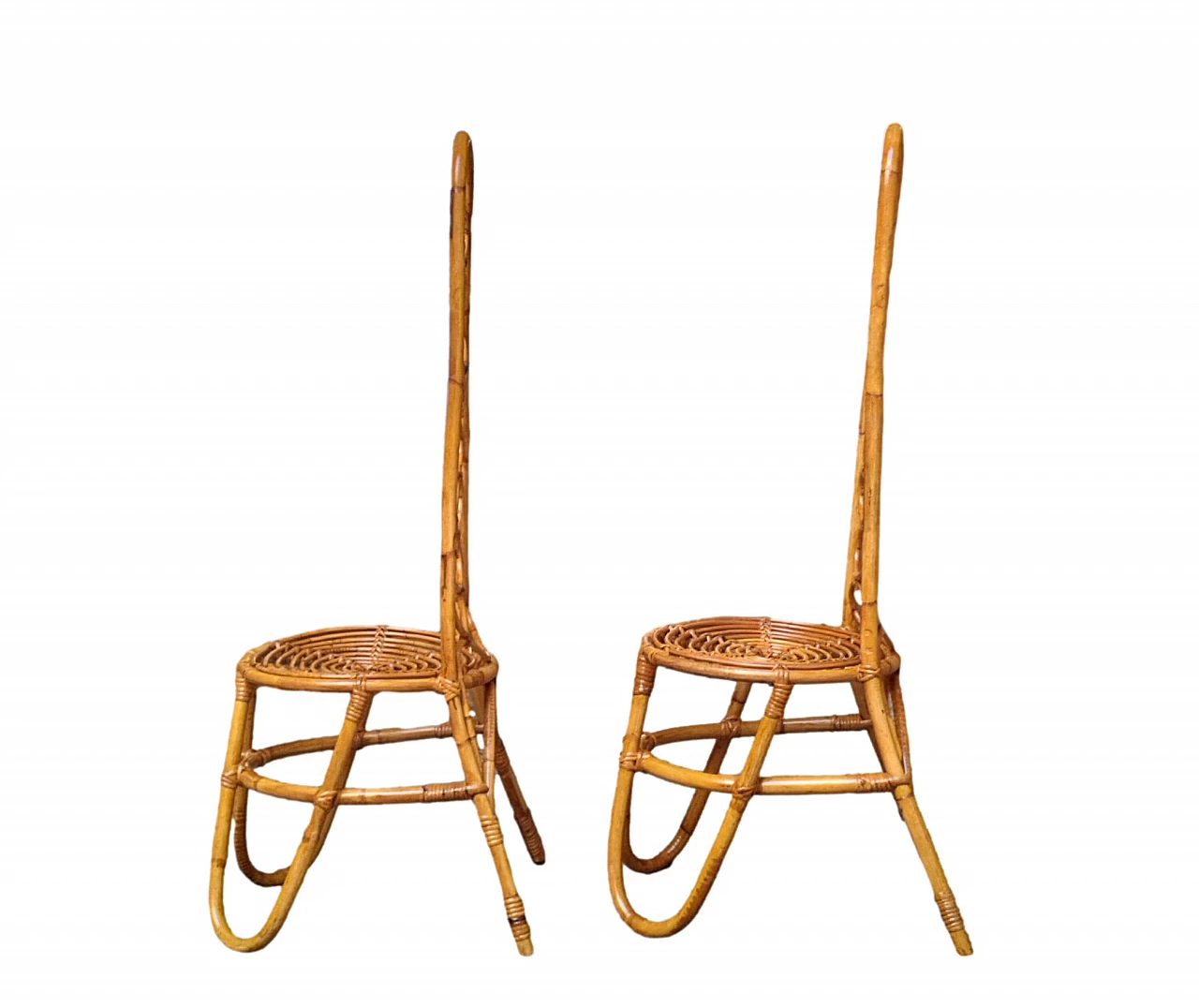 Coppia di sedie con schienale alto in rattan e bambù attribuite a Bonacina, anni '60 5