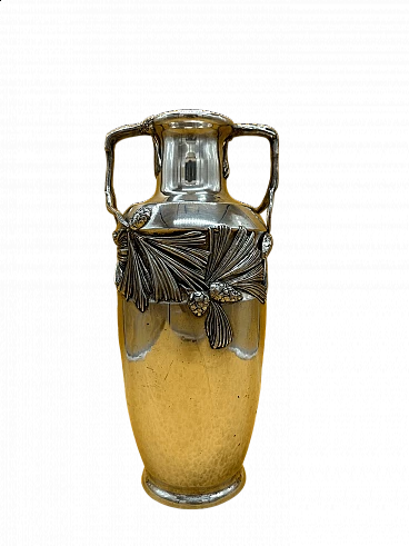 Vaso in metallo con pigne e aghi di pino, inizio '900