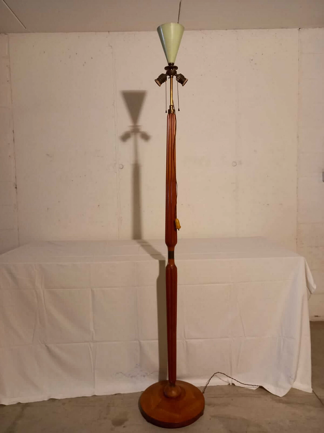 Wood floor lamp attributed to Gio Ponti, 1950s 3
